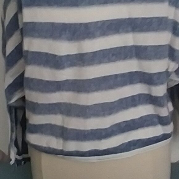 BCBGMaxAzria Lightweight Cropped Sweater Batwing Navy and White Stripes - Picture 8 of 13